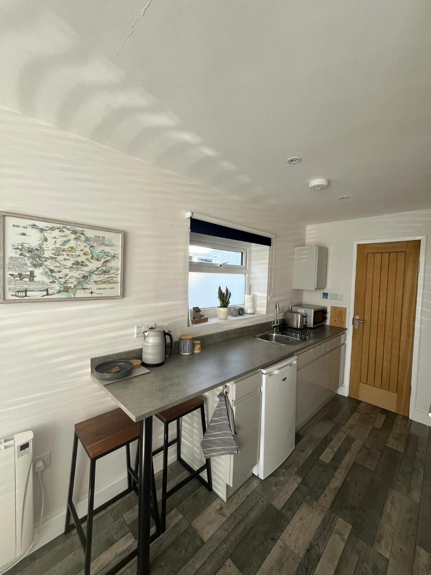Entire Guest Suite In Four Mile Bridge, Rhoscolyn Valley Exteriér fotografie