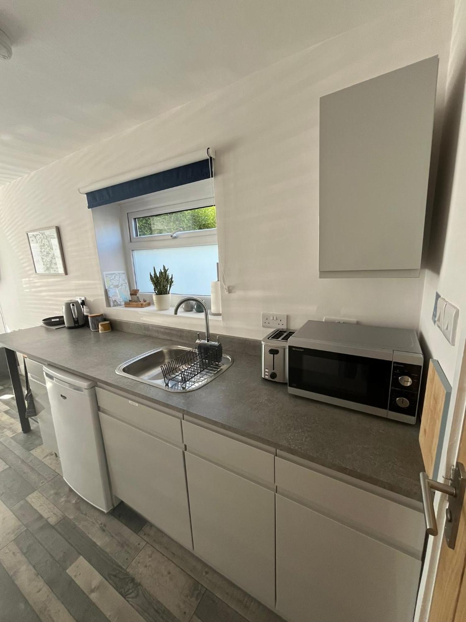 Entire Guest Suite In Four Mile Bridge, Rhoscolyn Valley Exteriér fotografie