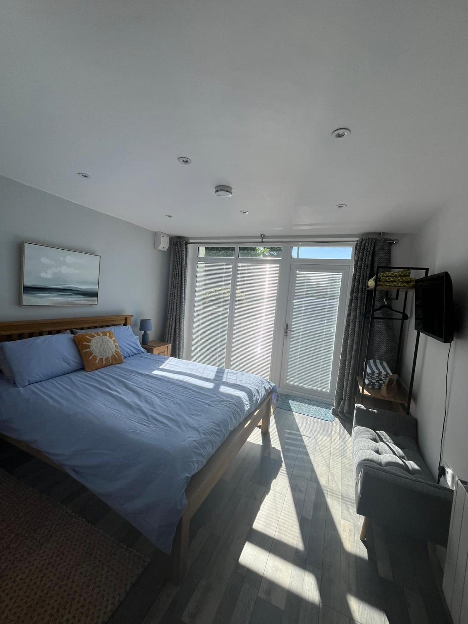 Entire Guest Suite In Four Mile Bridge, Rhoscolyn Valley Exteriér fotografie